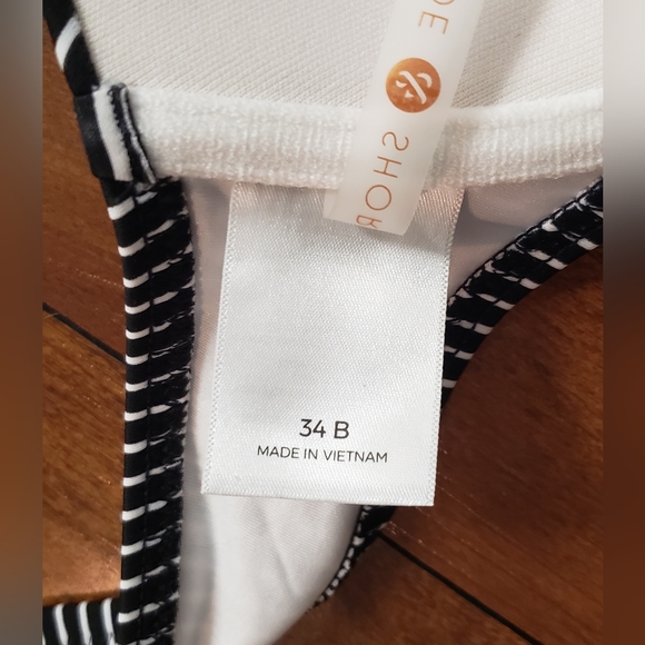 SOLD- Shade & Shore Bikini With Cover-Up - Picture 4 of 10